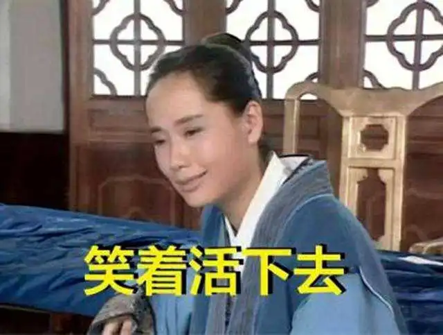  55岁叶童贵妇装现身,许仙印象太深刻了网友像男扮女装