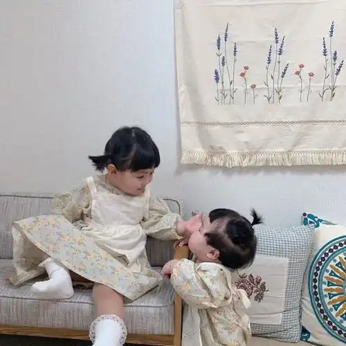  罗熙表情包熙熙越长大越有妈妈的样子啦