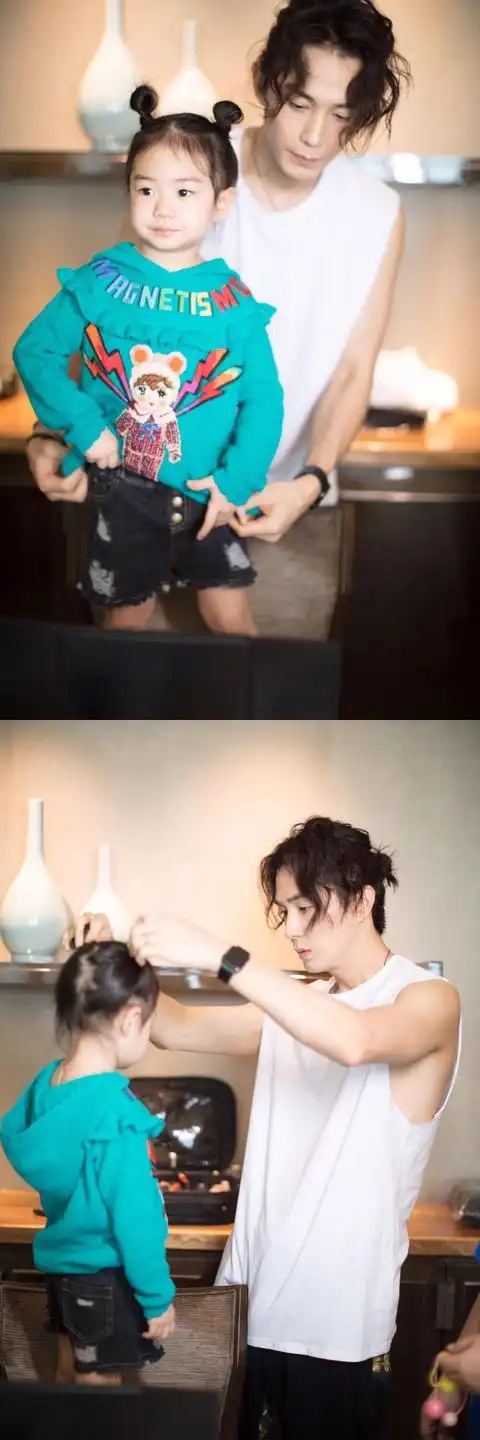  李承铉亲手为女儿扎辫子,lucky参加活动台风稳健,表情超萌