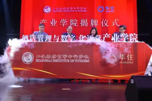  不约而同连连碰头,沪上高校与头部企业共建产业学院,实体运营实质选才