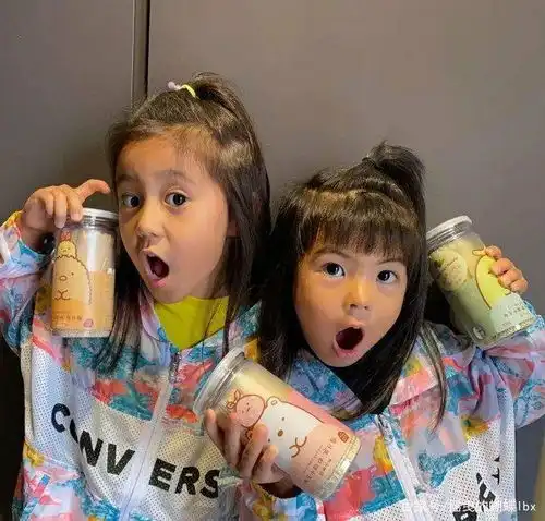  贾静雯的女儿长大了,波妞软萌可爱,颜值不输姐姐咘咘