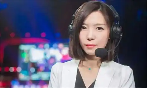  王思聪表情包火爆,游戏解说小楼嘲讽老板换头像,王校长你死了