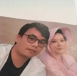  袁立高调晒老公送的礼物,大赞胜过豪车别墅名牌包包,独一无二