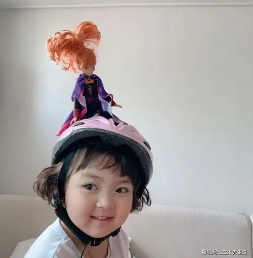  微信表情包女孩罗熙长大了带妹妹一起当模特圈了41w粉