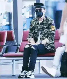  陈晓郑爽陈伟霆机场摆拍界的一股妖风啊