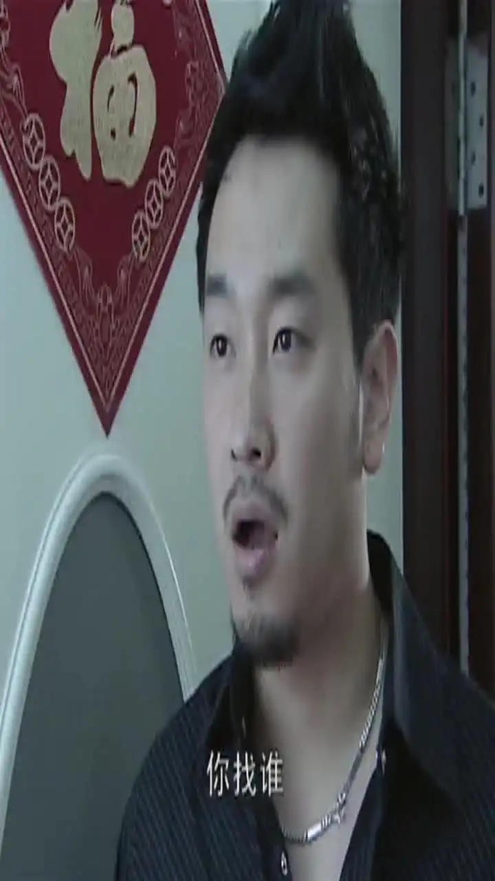  爆笑男子求爱走错门,这表情比变脸还快