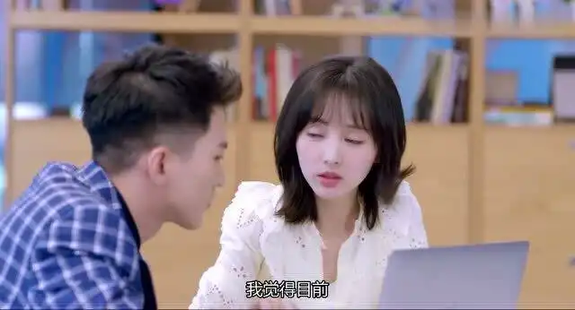  夫人和情敌坐一起谈工作,霸总默默观察,微表情太逗