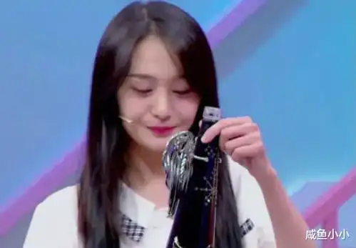  一次节目,小s问郑爽的矿泉水多少钱,郑爽说也不贵就1680元