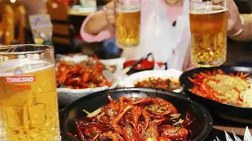  如何在饭局上开开心心交朋友