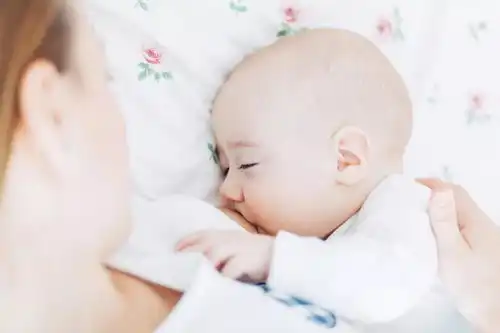  孩子开始有闹觉的行为应该怎么办