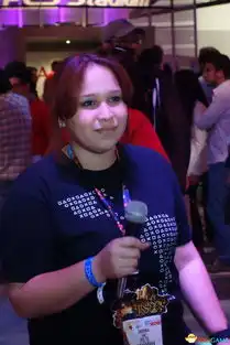  e3游戏展上的玩家表情美女试玩游戏遭宅男围观