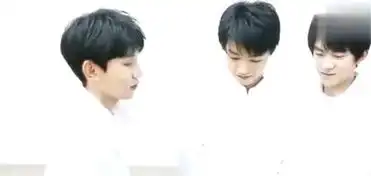  当年tfboys淡定在镜头前作弊,王俊凯你拿错了,千玺剪了这段