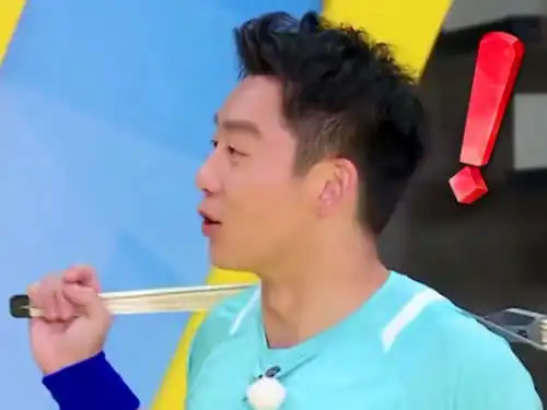  表情郑恺不知道生孩子的痛苦,天真的做闹肚子表情,网友必须脱粉表情