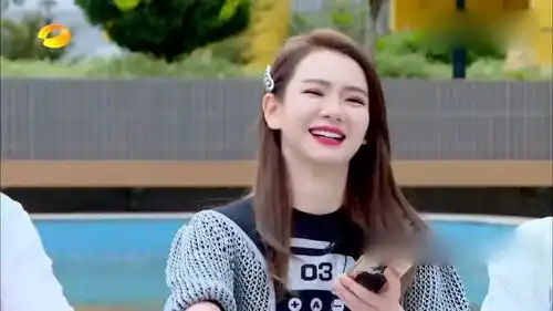  戚薇走出考场,看见导演们的表情笑坏了,就跟爸妈一样