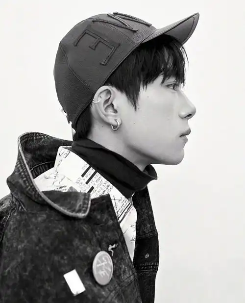 tfboys紧张时很可爱,千玺发小表情,王源冒汗,小凯说错话