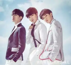  被女粉偷吻的海报,布满唇印的正面,tfboys表情各异