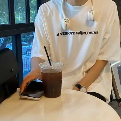  笑只是个表情,与快乐无关.