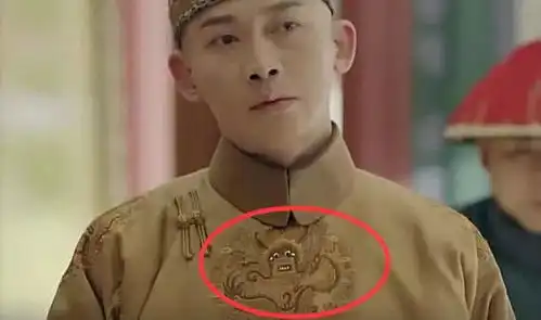  看一次笑一年的穿帮镜头李现身后的群演咋回事肖战的衣服抢镜
