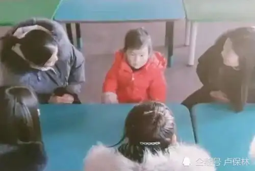  零下8度幼儿园只来了一个娃,被老师围一圈表情亮了