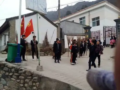  孝老爱亲弘扬传统美德徽县青年志愿者在行动