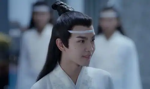  陈情令看到含光君当众买酒给莫前辈,小辈们心里都在想什么