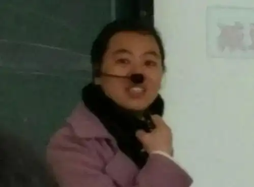  高考结束后,学生们才敢晒出老师的糗事照,看后让人哭笑不得