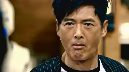  澳门风云3两个发哥,你能看出哪个是本人吗