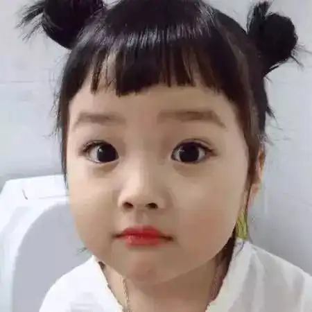 表情包小女孩长大了开心