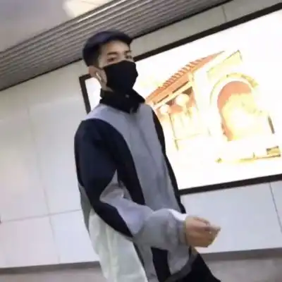  笑只是个表情,与快乐无关.