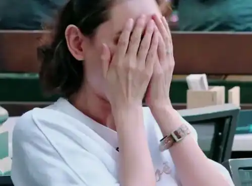  应采儿称程莉莎打了针的脸超假,程莉莎尴尬,谢娜12字圆场太圈粉