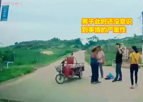  广西一男子好心扶老人反被讹,老人死死抓住他裤子,内裤都拽出来了