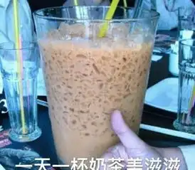  最新沙雕表情包不多,就一勺,就一筷子的事,不就吃一张披萨吗