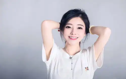 搞笑gif段子编辑这一看就是一个师傅教出来的徒弟,连走路的姿势都一样