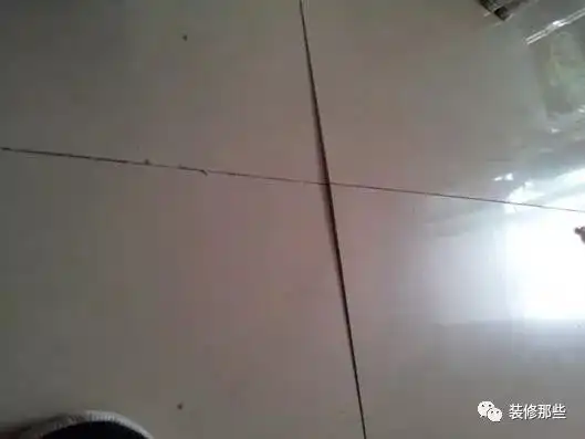  都说装修不能请熟人,看完我家贴的瓷砖,玻璃心碎了一地