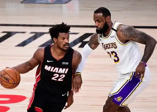  nba总决赛g2热火115104击败湖人吉米巴特勒真硬