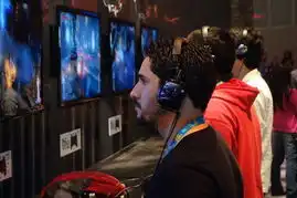  e3展那些玩家表情美女玩家试玩游戏迷倒宅男