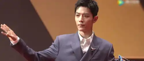  王一博肖战同框,镜头扫过赵丽颖杨幂的表情,仿佛磕cp的我们