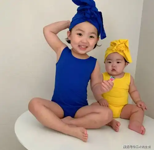  微信表情包女孩罗熙长大了带妹妹一起当模特圈了41w粉