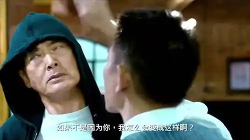  澳门风云3华仔居然戳发哥的头,发哥直接拿着蛋糕报复,太厉害