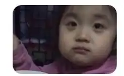  求一个小女孩挤眉毛动图表情包