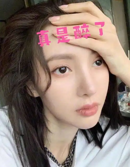  金晨扶额头否认新恋情,喊话狗仔别蹲我了,蹲不出什么的
