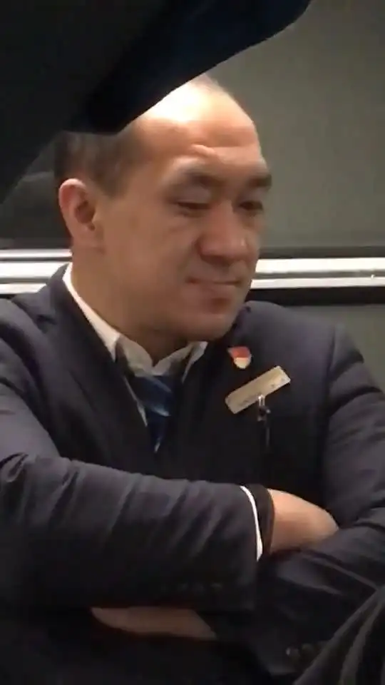  卧铺换票丢了,列车员的表情要给我笑死