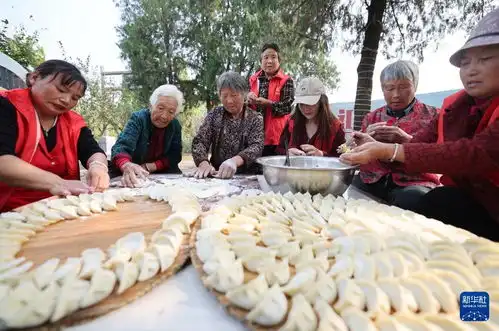  多彩活动迎重阳