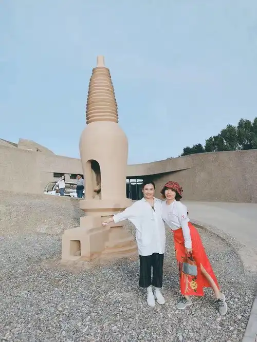  一个简单的帆布包,一份十足的好运气给敦煌石窟讲解员们的工作配包