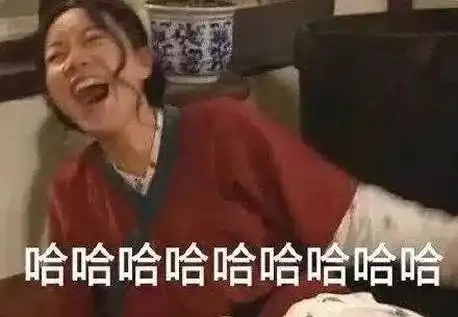  男子公厕玩手机消防都出动了啥情况