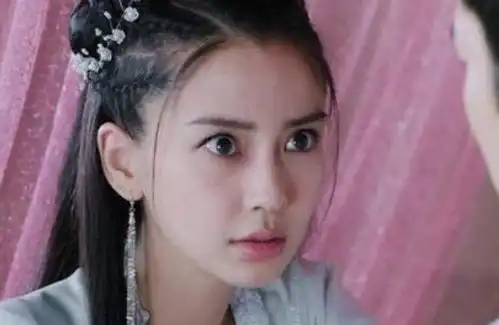  同样是愤怒的戏,杨颖靠瞪眼,热巴靠咬牙,她光靠眼神就足够了